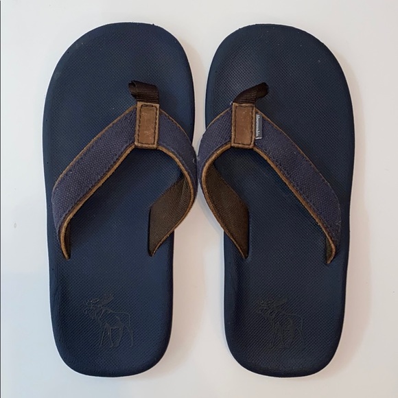 abercrombie and fitch flip flops